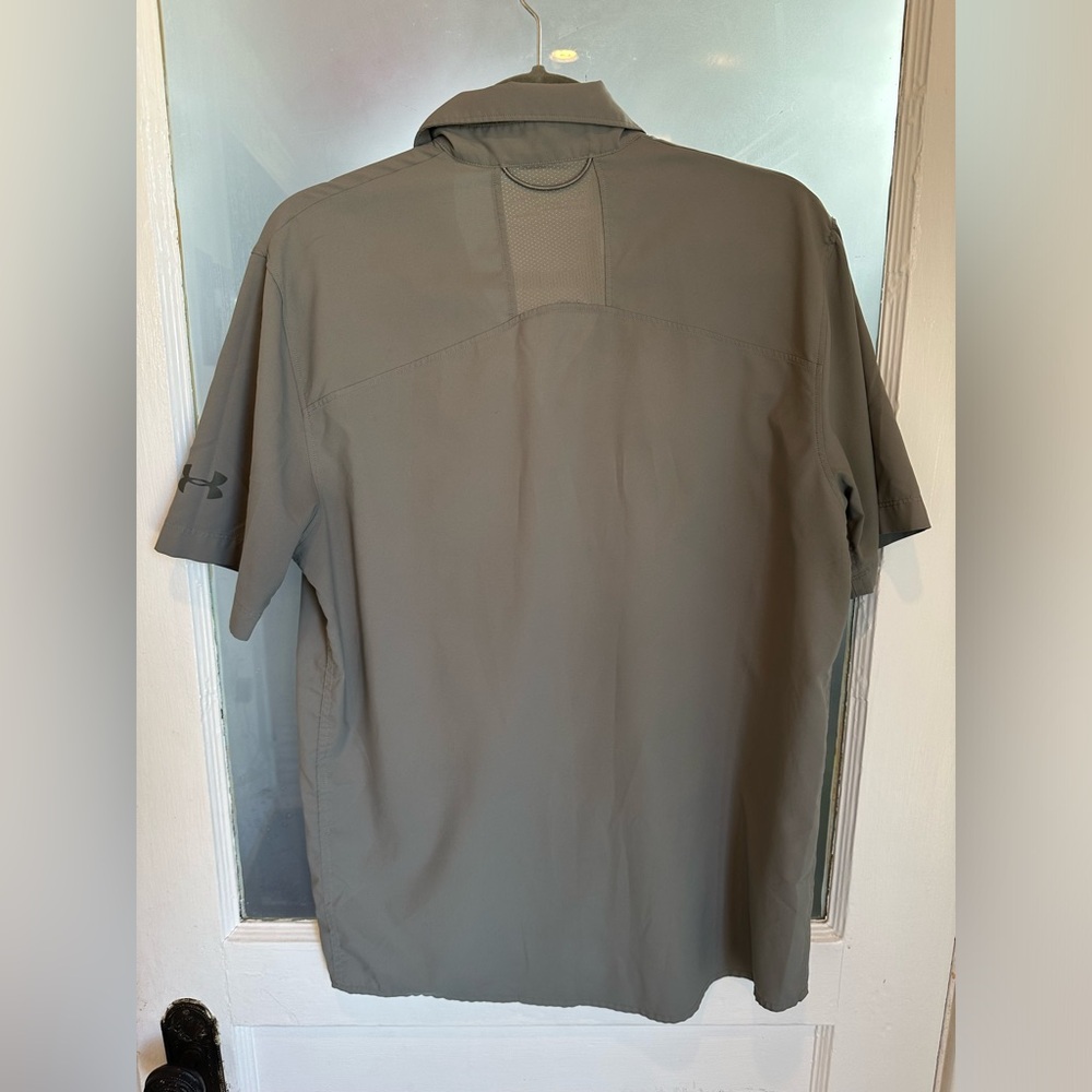 Men’s Under Armour Polo Heat Gear Button Up - Picture 3 of 3